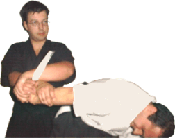 Tehnica de Tanto Dori, de neutralizarea unui atac cu cutit, specifica Aikijutsu-ului Takeda Ryu